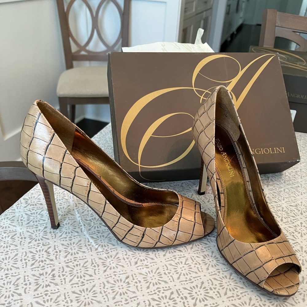 Classy heels.  Like new!